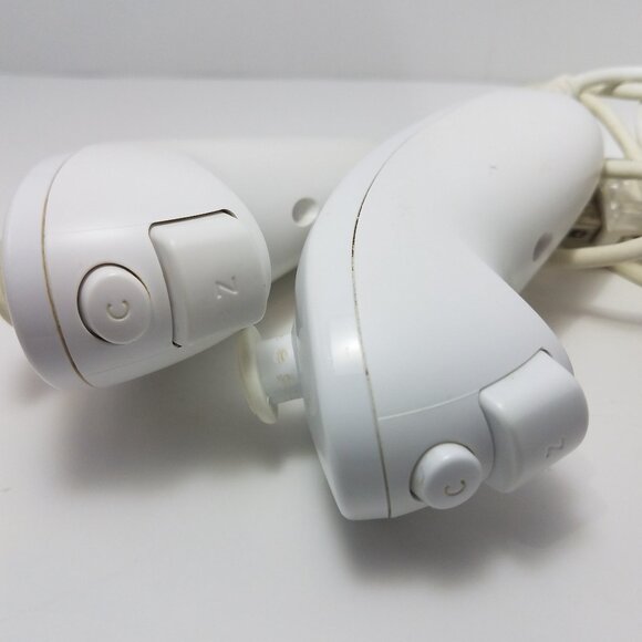 Nintendo Wii Nunchuk Controller - Picture 1 of 4